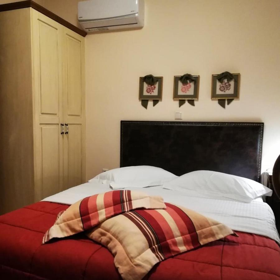 Valentini Guesthouse Karpenísion Eksteriør bilde